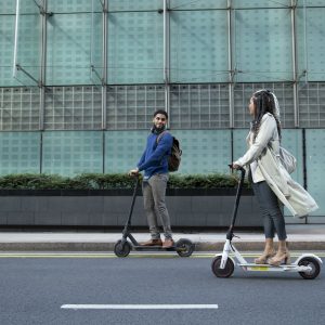 Inicio personas de tiro completo con transporte electrico 2